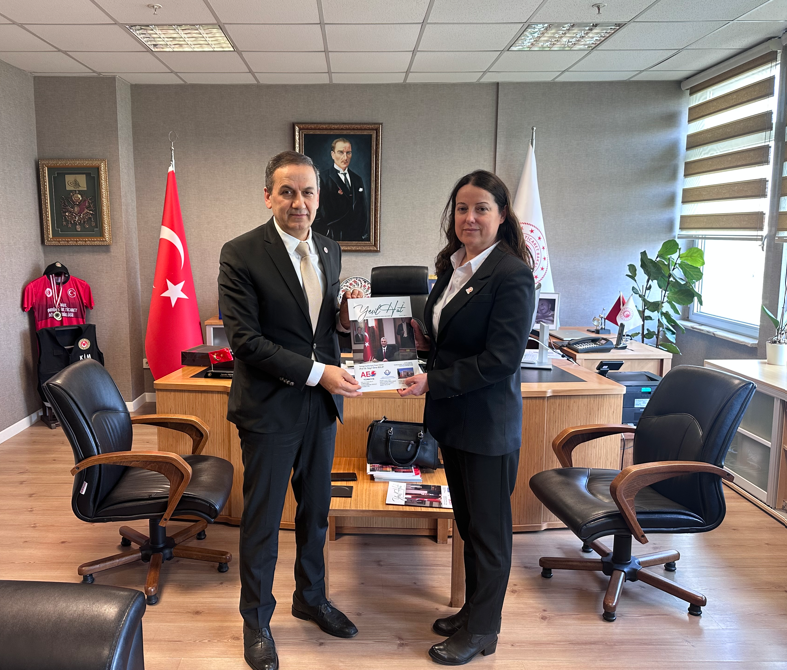 Derneğimiz Yönetim Kurulu Başkanı Mehmet Altay Yegin, Sayman Üye Nuray Karabıyık, Üyelerimiz Burcu Sinan, Gökhan Demirci ve Emre Sayar'dan oluşan delegasyon ile 10 Nisan tarihinde Ticaret Bakanlığı İstanbul Gümrük ve Dış Ticaret Bölge Müdürü Sayın Ha